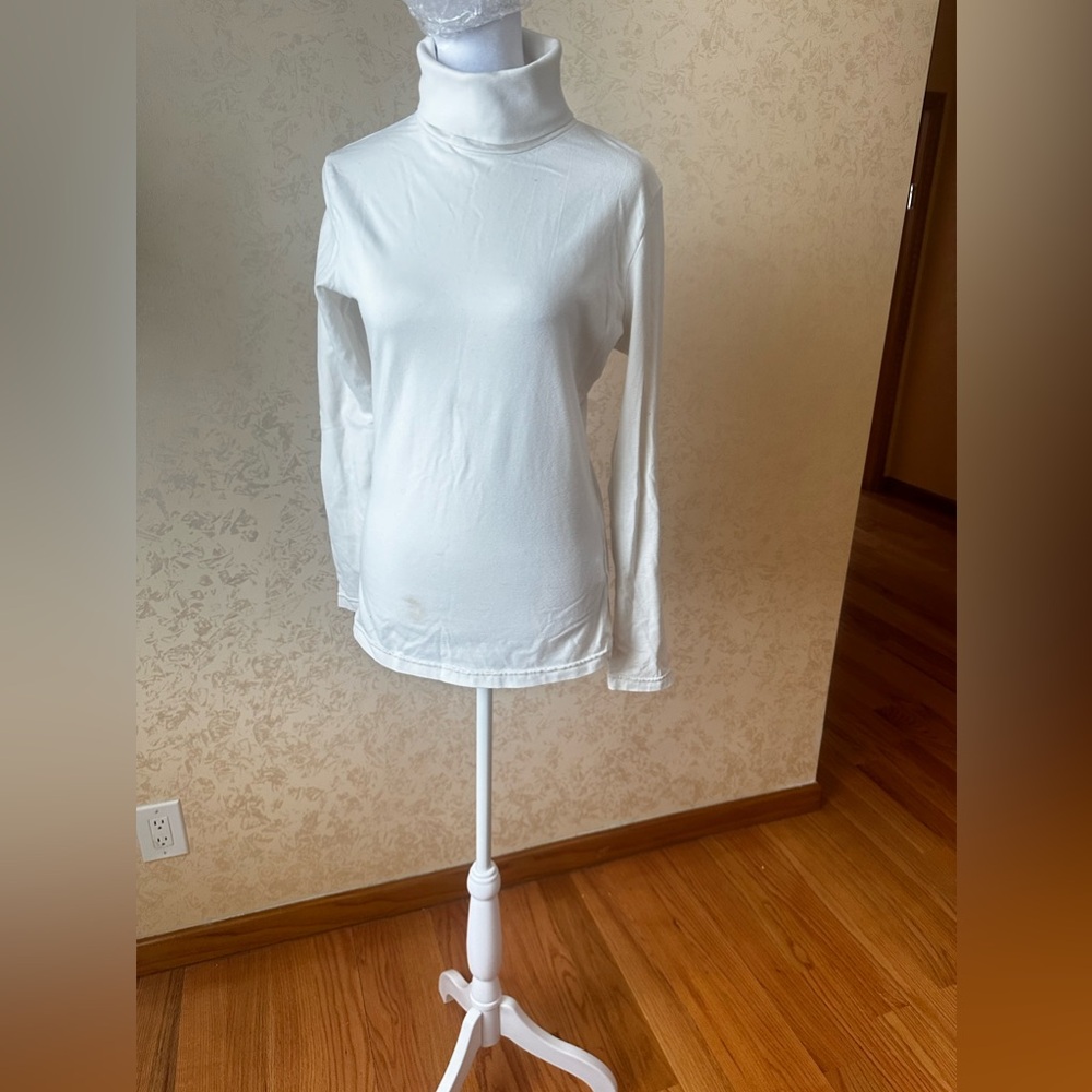 White Turtleneck Women Size small White Long Sleeve Top